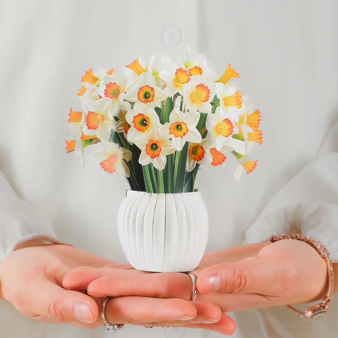 Mini-Daffodil-Bloom-small-paper-pop-up-bouquet-of-white-and-golden-daffodils-—-PetalPal
