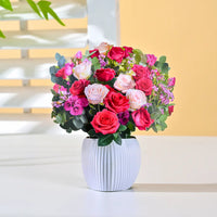Mini-Rosy-Radiance-small-paper-pop-up-bouquet-of-red-and-pink-roses-—-PetalPal